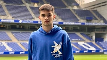El Real Oviedo renueva a Diego Espinosa, prometedor central del filial