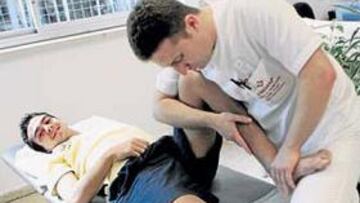 <b>DÍA A DÍA. </b>Miguel primero hace piscina y después trabajo con el fisioterapeuta.