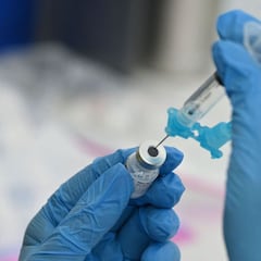 Ya hay fecha para la vacuna mejorada contra la COVID: se espera a finales de año