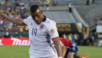 Farid Díaz en el partido frente a Paraguay