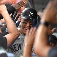Judge y Chisholm Jr. lideran a Yankees en la contundente victoria frente a Phillies