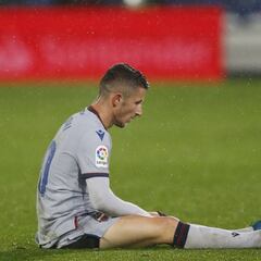 Enis Bardhi, dos semanas de baja por una lesión en el muslo