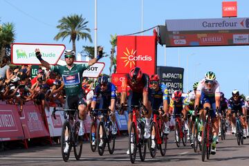 El ciclista australiano se ha impuesto en un esprint apasionante en la llegada a Burriana. De esta manera, consigue su segunda victoria en esta Vuelta a España y segundo triunfo consecutivo tras el logrado en la cuarta jornada.