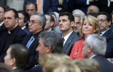 Iker Casillas, acompañado de Alejandro Blanco y Esperanza Aguirre.