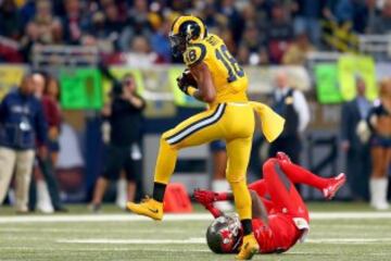 Pero apenas minuto y medio despu¨¦s de la anotaci¨®n bucanera, un pase de 60 yardas de Keenum a Kenny Britt pondr¨ªa el 14 a 3 en el primer cuarto y nos dar¨ªa una pista sobre los derroteros que iba a seguir el partido. Britt fue el m¨¢ximo receptor de los Rams con 71 yardas en dos recepciones.