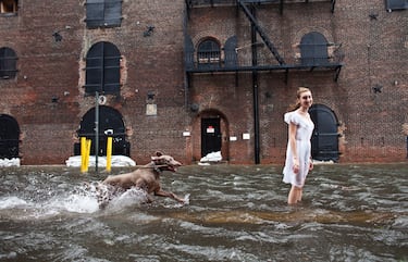 El huracán se formo en el Océano Atlántico y tocó tierra por primera vez en Puerto Rico, donde las lluvias afectaron a toda la isla. Viró al norte, afectando a Haití, República Dominicana y llegó a Estados Unidos entrando por Florida el 21 de agosto. Subió por la costa este y afectó especialmente a la ciudad de Nueva York. Los daños humanos de este huracán costaron 58 vidas.