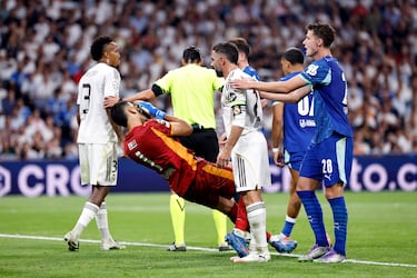 Rifirrafe entre Gerónimo Rulli y Daniel Carvajal. 