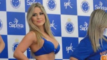 El Cruzeiro de Brasil acaba de lanzar su colección de lencería y lo hace con las cheerleaders del equipo para deleitar al público, pero en especial, a los hinchas del Cruzeiro, que ahora podrán cumplir sus fantasías pensando siempre en el equipo de sus amores.