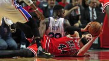 Nikola Mirotic frente a los Sixers.