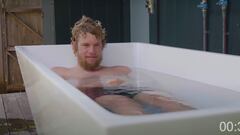 John John Florence en un baño de hielo