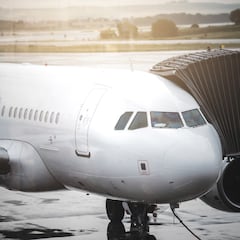 El código oculto en tu pasaje de avión que puede dejarte fuera de Estados Unidos