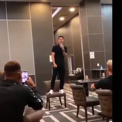 James llega con todo: Canto y baile en su presentación