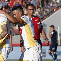 Pifias y gol: la hostil tarde de Pinilla en el Nacional ante la U