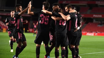 Fede Valverde, Rodrygo, Miguel Gutiérrez, Marvin, Modric, Nacho y Vinicius celebran el gol del croata, el 0-1 en el Granada-Real Madrid de LaLiga Santander.