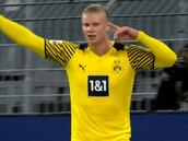 ¿Hay alguien que defina mejor dentro del área? Halaand...