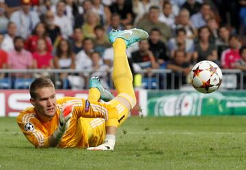 El portero llegó este verano procedente del Basilea a cambio de siete millones de euros. El checo ha brillado en el inicio liguero con paradas que han hecho olvidar a Sergio Rico. Vaclik ha jugado ocho partidos de Liga en los que ha encajado ocho goles y ha dejado en dos ocasiones la portería a cero.
