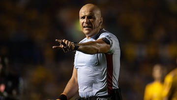 Francisco Chac&oacute;n, en un partido de Liga MX