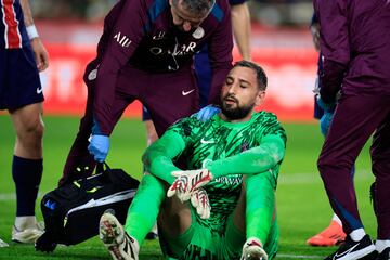 Wilfried Singo jugador del Mónaco golpeó con la bota el rostro de Donnarumma, el guardameta italiano fue atendido en el terreno de juego y no pudo continuar en el terreno de juego.