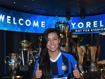 Galer&iacute;a fotogr&aacute;fica de las futbolistas colombianas en el exterior. 