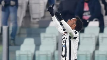 Cuadrado anota gol olímpico en victoria de la Juve ante Genoa