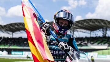 David Alonso en la vuelta de honor en Sepang.