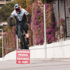 Slavik y Loron persiguen escaleras por la Costa Brava