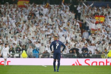 Mbappé, sobre el césped del Bernabéu.