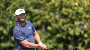 ORLANDO, FLORIDA - MARCH 04: Jon Rahm of Spain watches his shot from the ninth tee during the third round of the Arnold Palmer Invitational presented by Mastercard at Arnold Palmer Bay Hill Golf Course on March 04, 2023 in Orlando, Florida.   Richard Heathcote/Getty Images/AFP (Photo by Richard HEATHCOTE / GETTY IMAGES NORTH AMERICA / Getty Images via AFP)