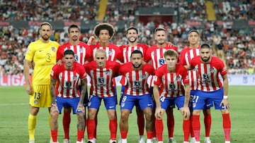 Once de inicio del Atlético de Madrid. Jan Oblak, Stefan Savic, Axel Witsel, Mario Hermoso, Saúl Ñíguez, Nahuel Molina, Rodrigo de Paul, Antoine Griezmann, Memphis Depay, Pablo Barrios y Yannick Carrasco.