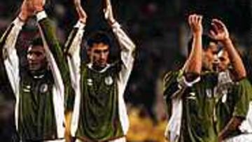 PROBLEMA. Bolo, en el centro, se lesionó con la selección de Euskadi.