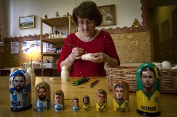 Los fabricantes de matrioshkas han creado una edici¨®n especial para el Mundial.