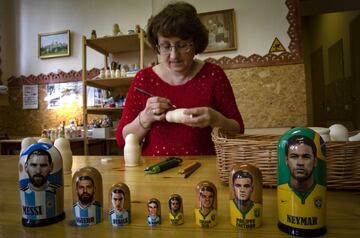 Los fabricantes de matrioshkas han creado una edicin especial para el Mundial.