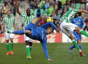 Intento fallido de chilena de Cristiano, y el balón queda muerto en las botas del canterano Morata, que lo empuja con la izquierda a placer ante la desesperación de Andersen marca el 0-5.