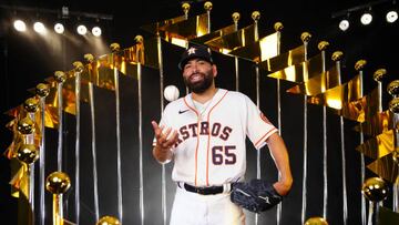 José Urquidy se acordó de su gente y les dedicó su título de la MLB