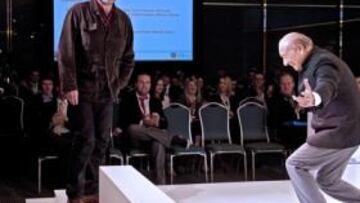 <b>PERSONALIDAD. </b>Cantona conquistó al auditorio del Global Sports Fórum desde su entrada en escena.