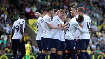 Soccer Football - Premier League - Norwich City v Tottenham Hotspur - Carrow Road, Norwich, Britain - May 22, 2022 Tottenham Hotspur&#039;s Harry Kane celebrates scoring their second goal with teammates REUTERS/Chris Radburn EDITORIAL USE ONLY. No use wit