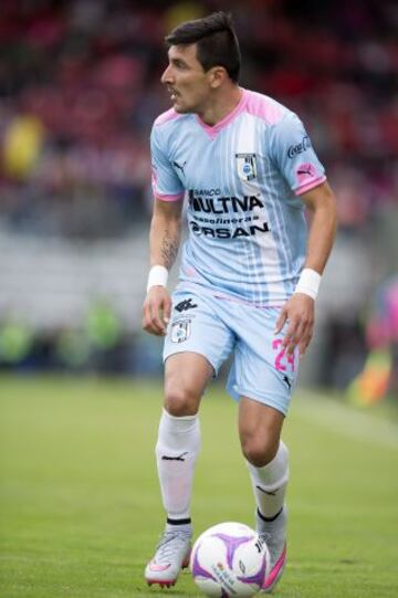 Los Gallos Blancos ahora son azul y rosa en pro del mes de la lucha contra el cáncer de mama.