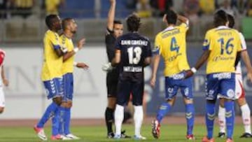 Dani Giménez fue expulsado y el Rayo sufrió mucho en Las Palmas.