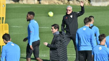 Marcelino dirige un entrenamiento del Athletic.
