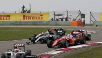 Hamilton y Raikkonen se vieron atrás en China y fueron protagonistas de muchos adelantamientos.