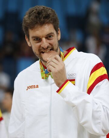 La Selección española, con un ya veterano Pau Gasol (36 años), logró el bronce en los Juegos Olímpicos de Río de Janeiro tras imponerse a Australia (2016) en el partido por el tercer puesto.