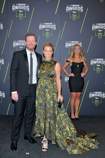 Dale Earnhardt Jr. y su mujer Amy.