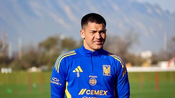 César Araújo, al parejo con Tigres