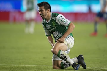 La defensa del León ha sufrido durante el Apertura 2018. Una de sus piezas que no se ha visto bien es Fernando Navarro, quien incluso ya fue expulsado en un partido del certamen.