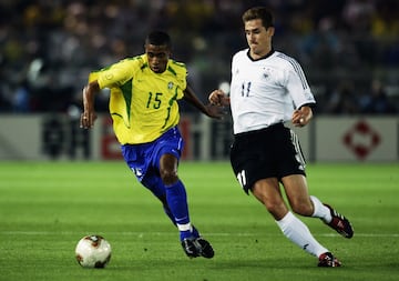 El centrocampista lleg車 a Europa cuando en la temporada 03/04 el Manchester United lo fich車 del Club Athletico Paranaense. En la final de la Copa del Mundo de 2002 fue uno de los asistentes de uno de los goles de Ronaldo. Adem芍s del Mundial, con Brasil levant車 una Copa Am谷rica en 2004 y una Copa FIFA Conferedaciones en 2009.