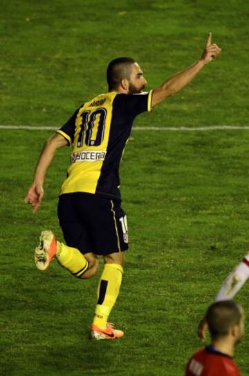 Arda Turan celebra el 0-2.