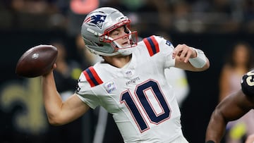 NEW ORLEANS, LOUISIANA - OCTOBER 12: Drake Maye #10 of the New England Patriots throws the ball during the fourth quarter against the New Orleans Saints at Caesars Superdome on October 12, 2025 in New Orleans, Louisiana. Kenneth Richmond/Getty Images/AFP (Photo by Kenneth Richmond / GETTY IMAGES NORTH AMERICA / Getty Images via AFP)