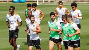 Los jugadores del Valencia, en el entrenamiento.