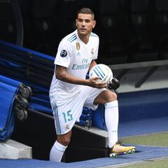 La presentación de Theo Hernández en imágenes