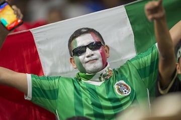 Así vive la afición el duelo entre México y Curazao